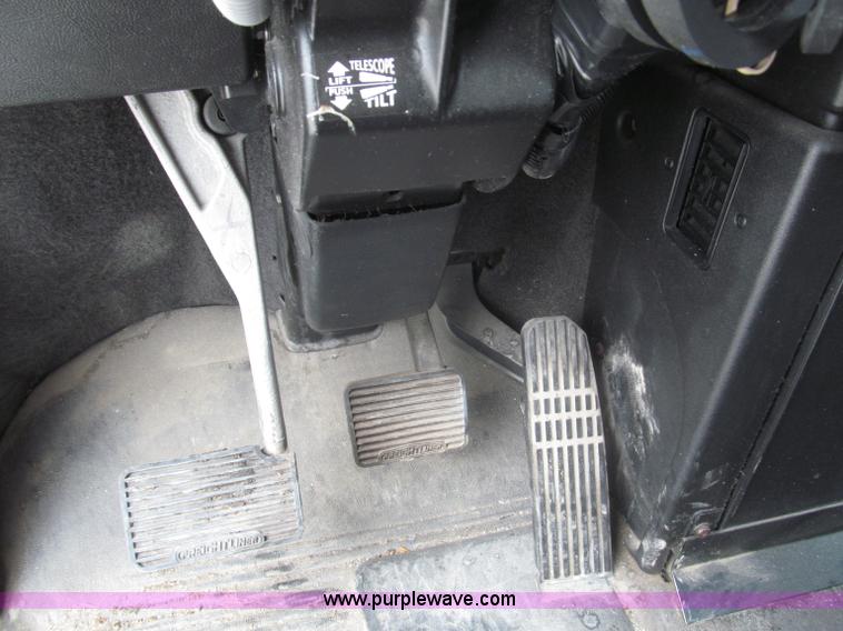 image for item F7109 2007 Freightliner FLD132 XL Classic semi truck