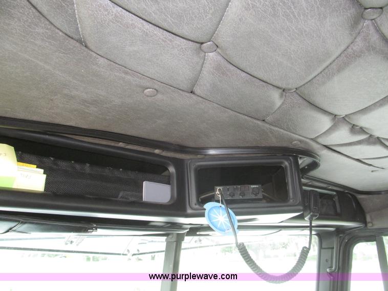 image for item F7109 2007 Freightliner FLD132 XL Classic semi truck