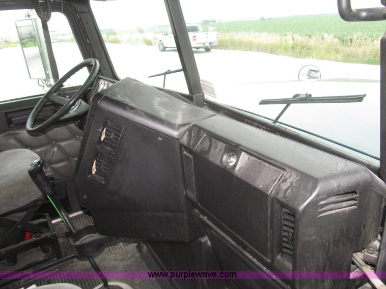 image for item F7109 2007 Freightliner FLD132 XL Classic semi truck