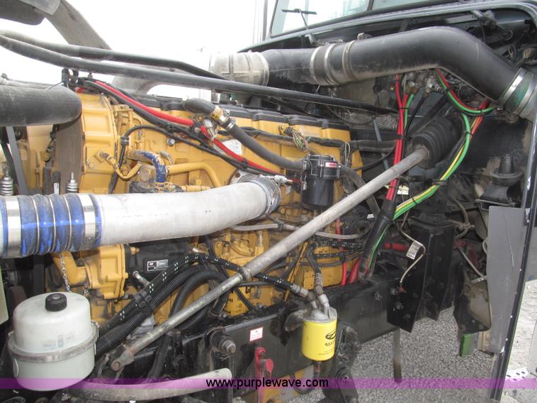 image for item F7109 2007 Freightliner FLD132 XL Classic semi truck