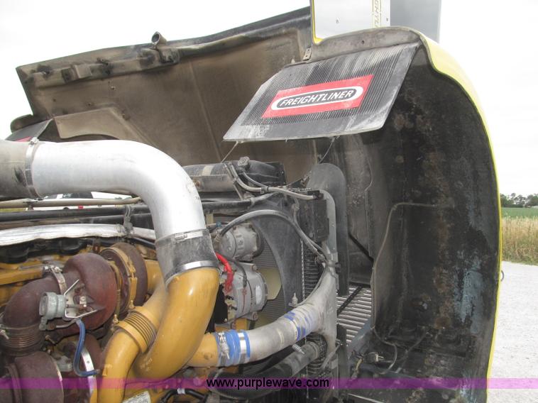 image for item F7109 2007 Freightliner FLD132 XL Classic semi truck