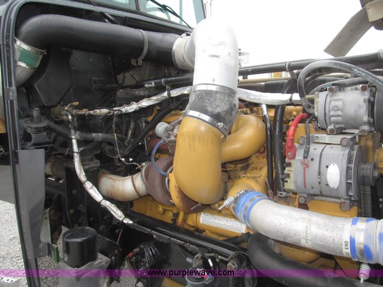 image for item F7109 2007 Freightliner FLD132 XL Classic semi truck