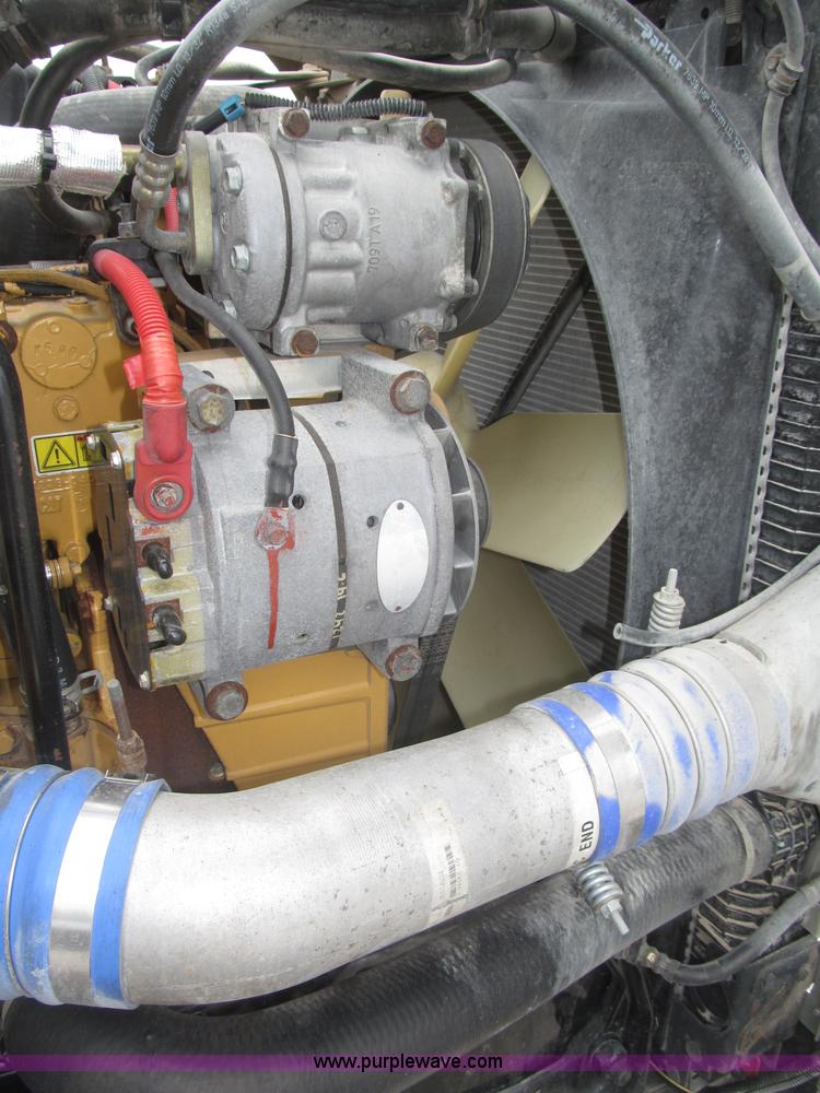 image for item F7109 2007 Freightliner FLD132 XL Classic semi truck