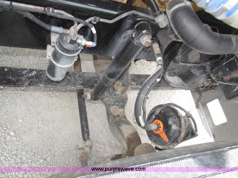 image for item F7109 2007 Freightliner FLD132 XL Classic semi truck