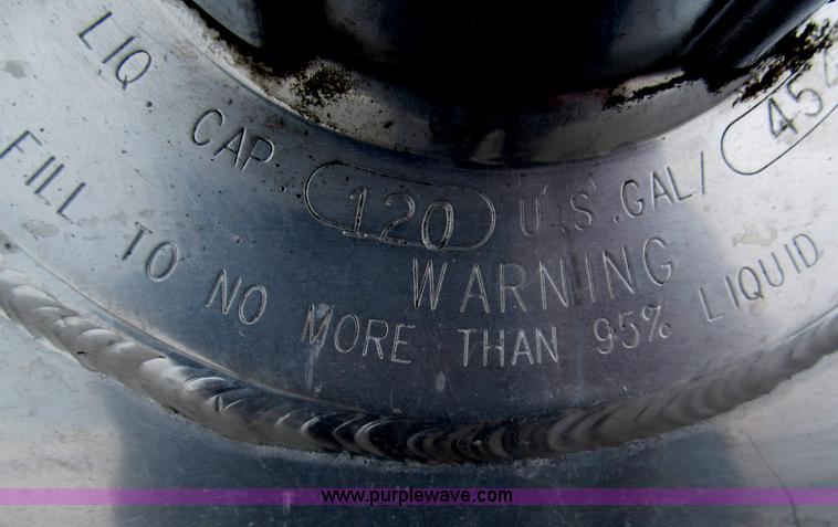 image for item F7109 2007 Freightliner FLD132 XL Classic semi truck