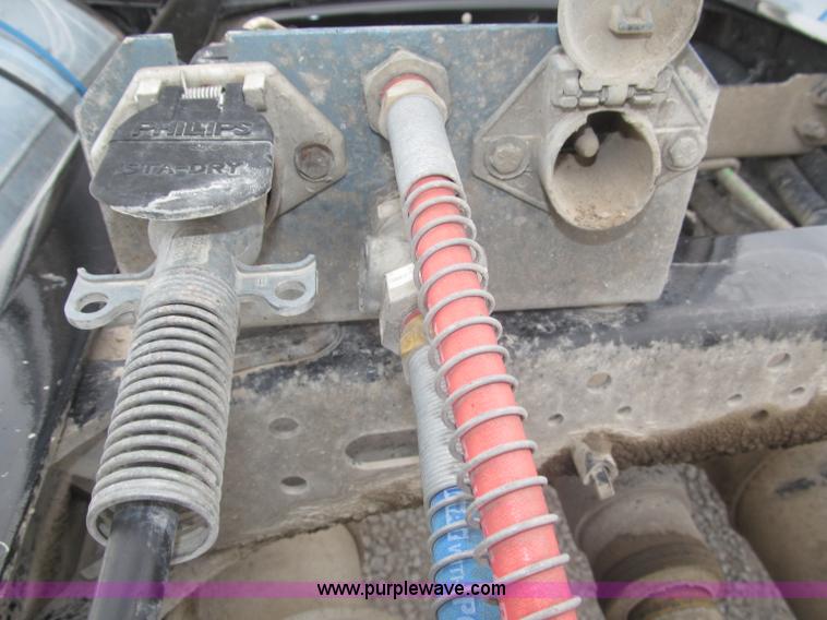 image for item F7109 2007 Freightliner FLD132 XL Classic semi truck