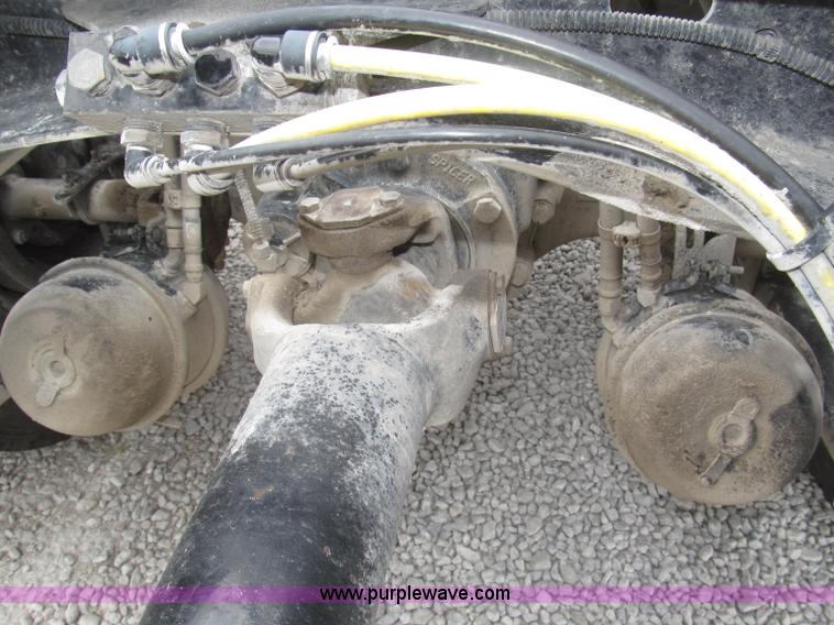 image for item F7109 2007 Freightliner FLD132 XL Classic semi truck