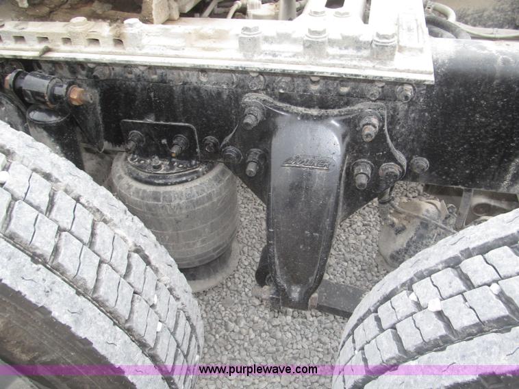 image for item F7109 2007 Freightliner FLD132 XL Classic semi truck