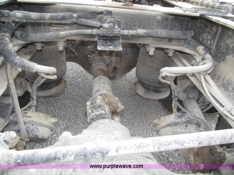 image for item F7109 2007 Freightliner FLD132 XL Classic semi truck