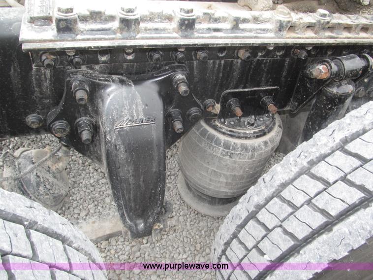 image for item F7109 2007 Freightliner FLD132 XL Classic semi truck