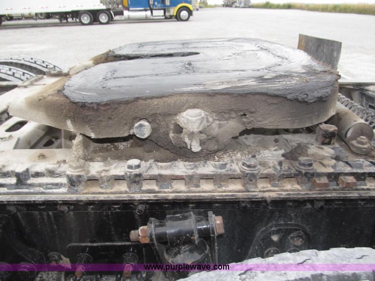 image for item F7109 2007 Freightliner FLD132 XL Classic semi truck