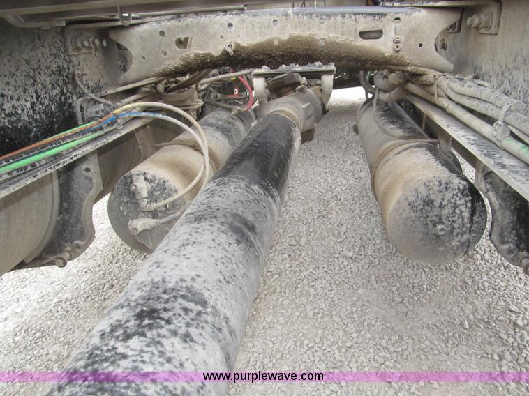 image for item F7109 2007 Freightliner FLD132 XL Classic semi truck