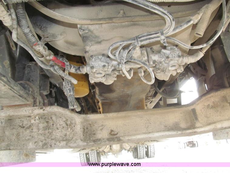 image for item F7109 2007 Freightliner FLD132 XL Classic semi truck