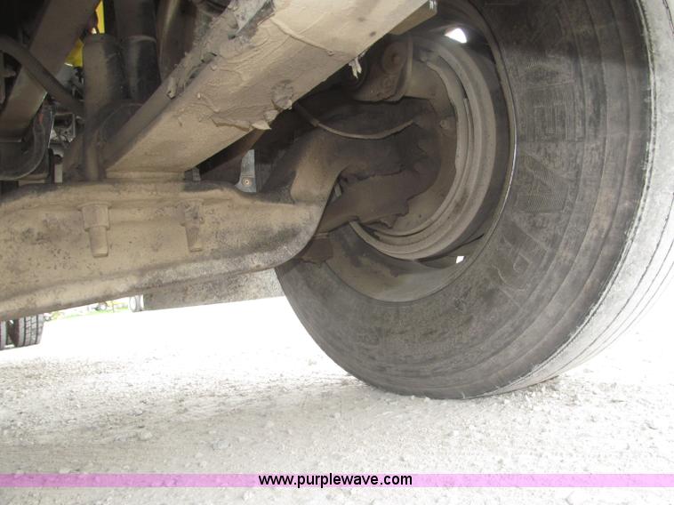 image for item F7109 2007 Freightliner FLD132 XL Classic semi truck