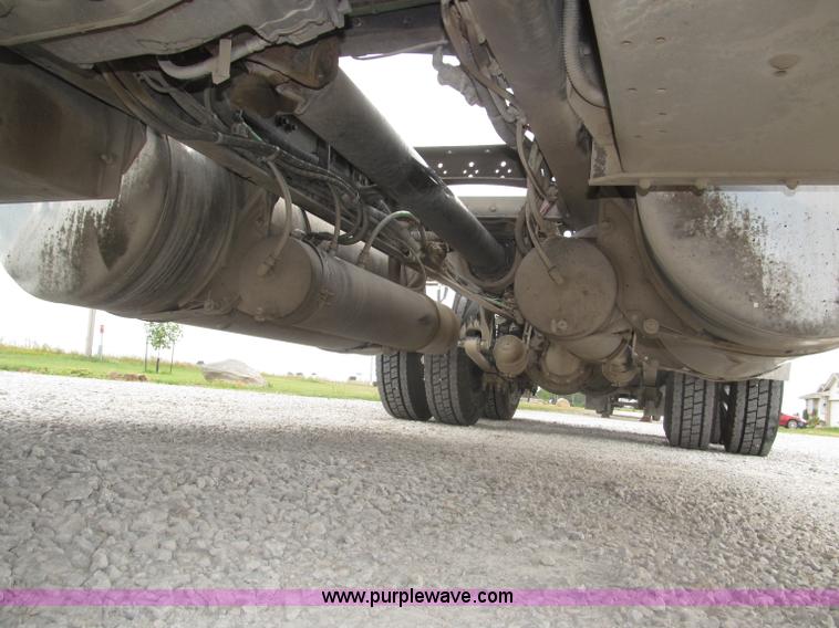 image for item F7109 2007 Freightliner FLD132 XL Classic semi truck