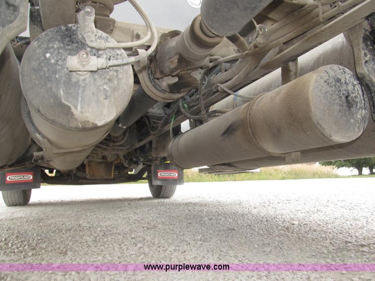 image for item F7109 2007 Freightliner FLD132 XL Classic semi truck