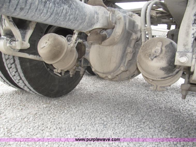 image for item F7109 2007 Freightliner FLD132 XL Classic semi truck