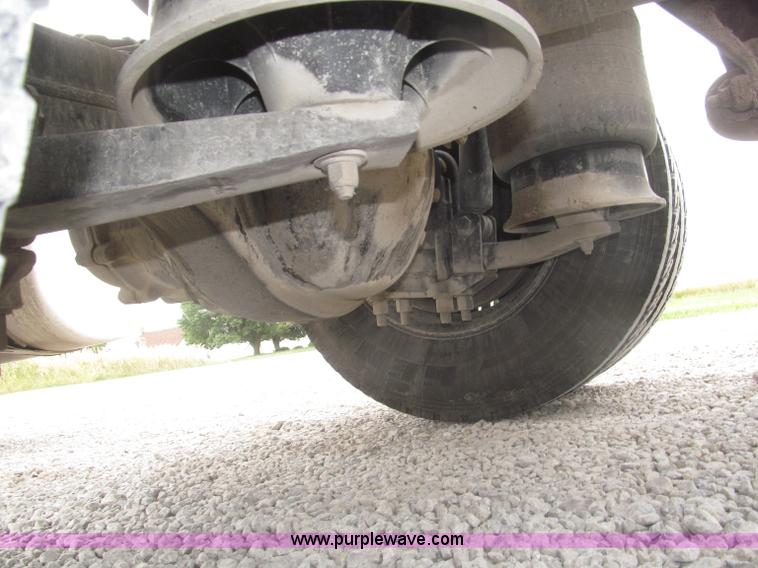 image for item F7109 2007 Freightliner FLD132 XL Classic semi truck