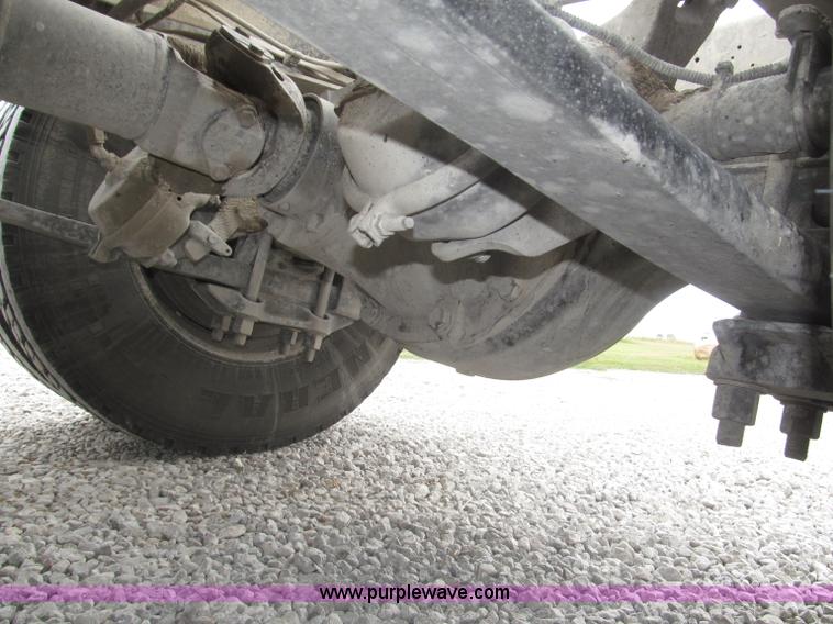 image for item F7109 2007 Freightliner FLD132 XL Classic semi truck