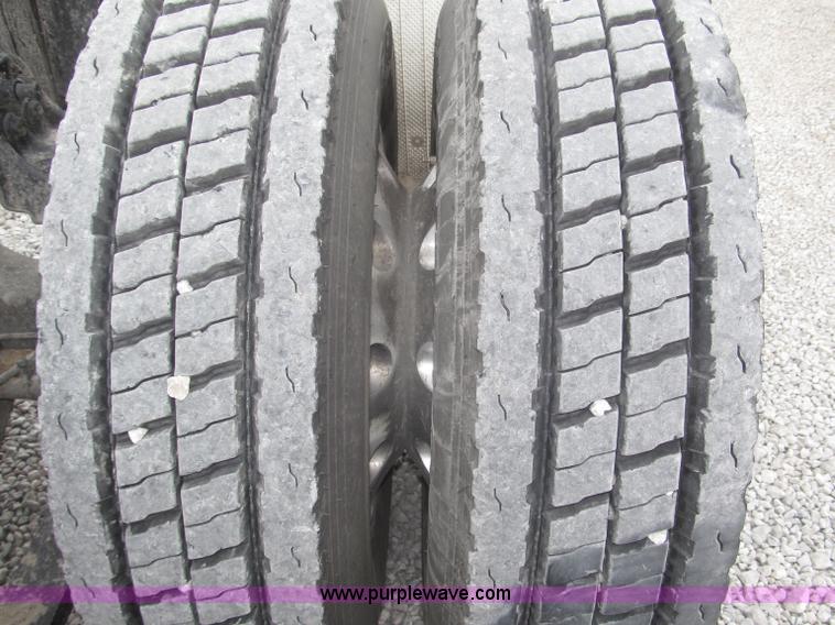 image for item F7109 2007 Freightliner FLD132 XL Classic semi truck