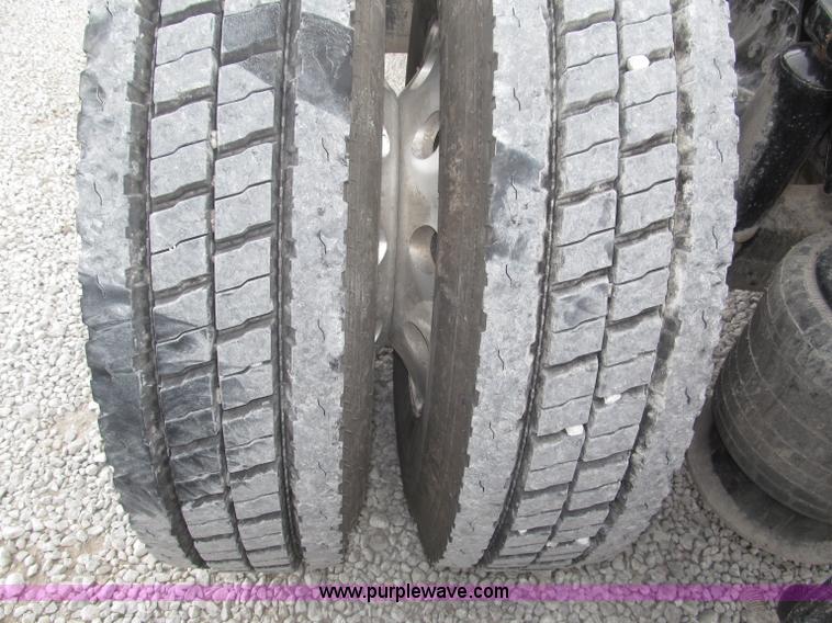 image for item F7109 2007 Freightliner FLD132 XL Classic semi truck