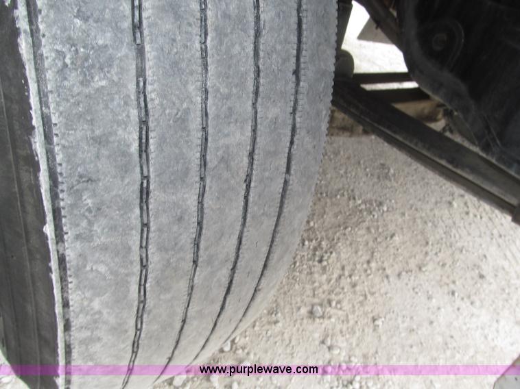 image for item F7109 2007 Freightliner FLD132 XL Classic semi truck