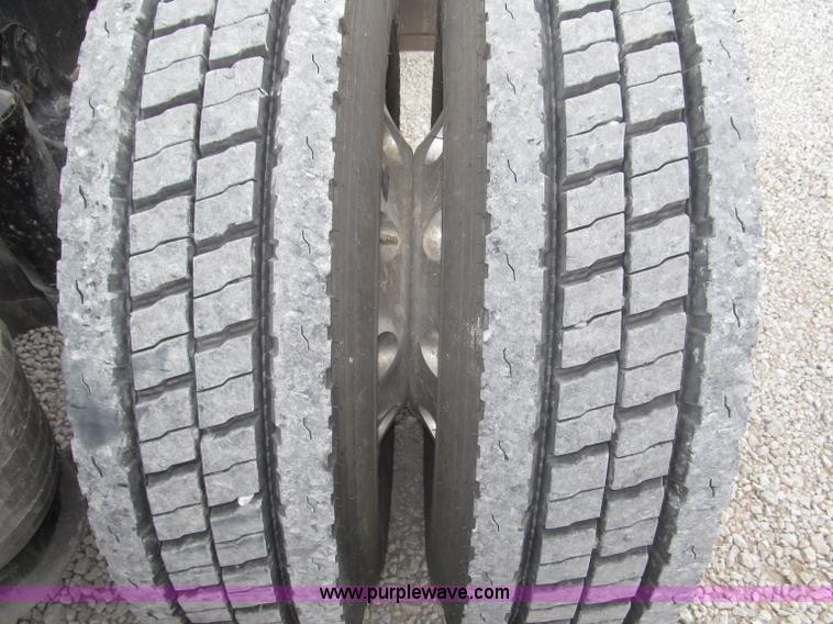 image for item F7109 2007 Freightliner FLD132 XL Classic semi truck