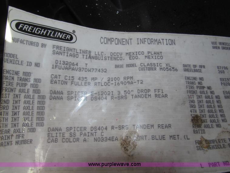 image for item F7109 2007 Freightliner FLD132 XL Classic semi truck