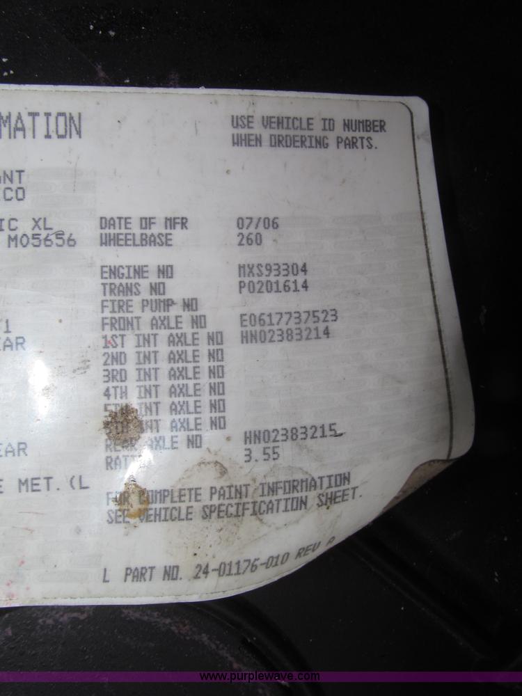 image for item F7109 2007 Freightliner FLD132 XL Classic semi truck