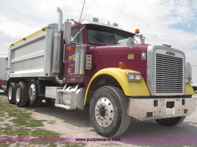 image for item F7111 2000 Freightliner FLD120SD tri axle dump truck