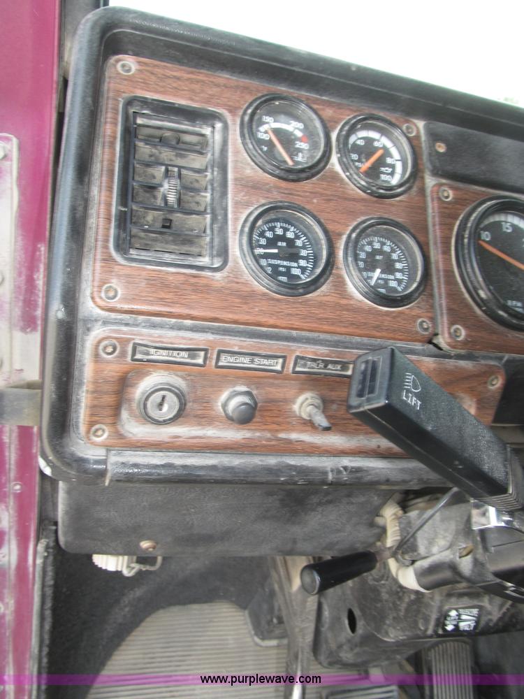 image for item F7111 2000 Freightliner FLD120SD tri axle dump truck