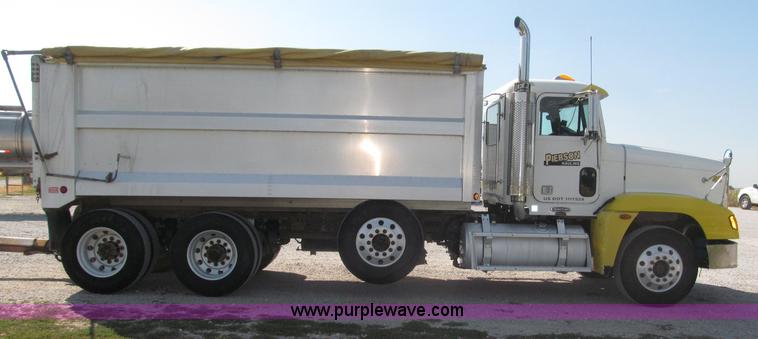 image for item F7115 2001 Freightliner FLD120 tri axle dump truck