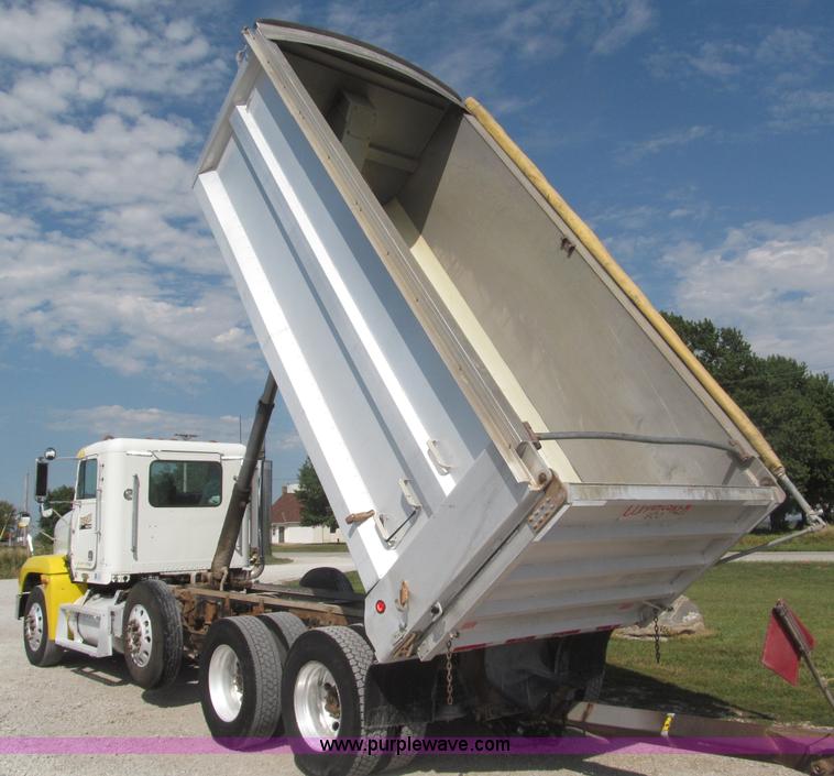 image for item F7115 2001 Freightliner FLD120 tri axle dump truck