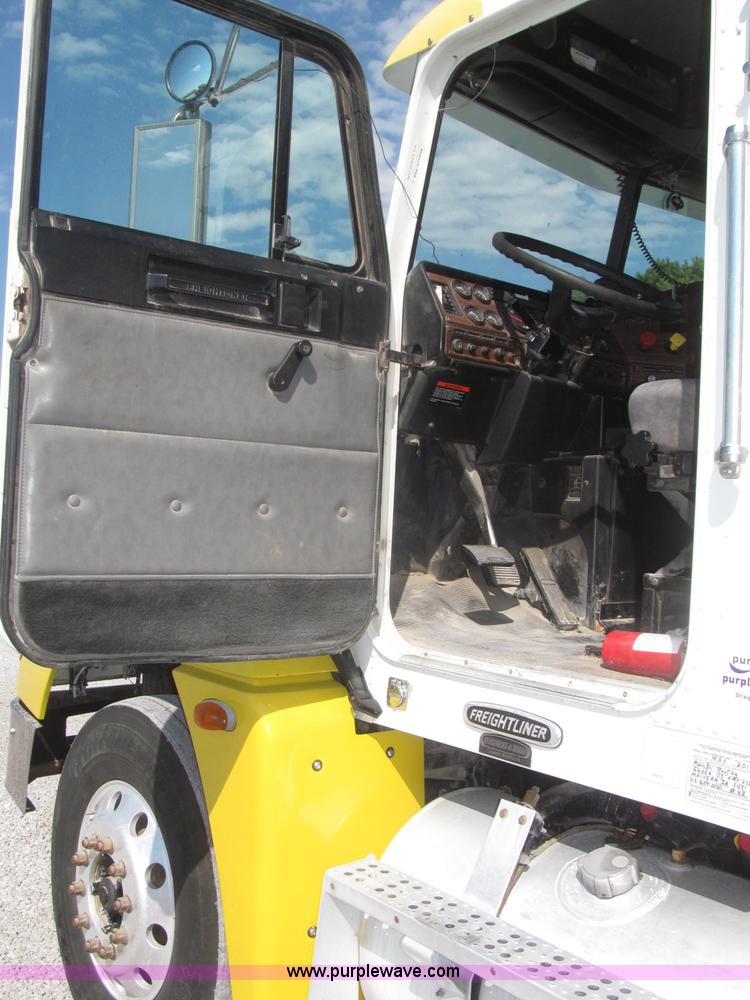 image for item F7115 2001 Freightliner FLD120 tri axle dump truck