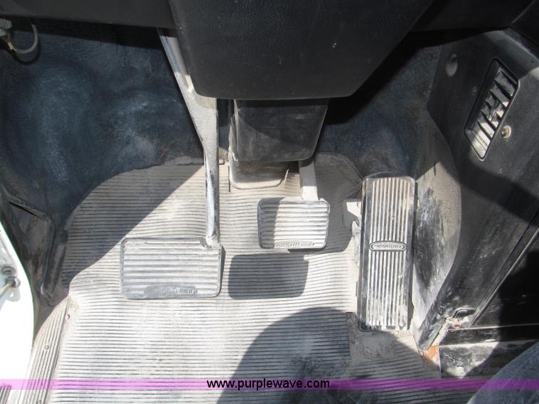 image for item F7115 2001 Freightliner FLD120 tri axle dump truck