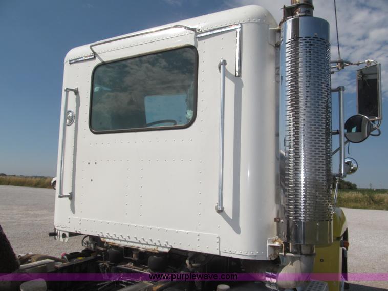 image for item F7115 2001 Freightliner FLD120 tri axle dump truck