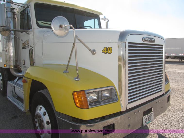 image for item F7115 2001 Freightliner FLD120 tri axle dump truck