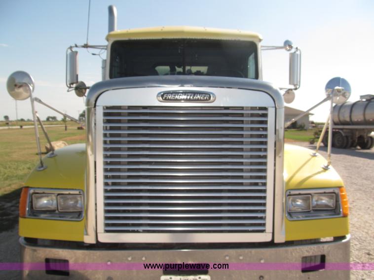 image for item F7115 2001 Freightliner FLD120 tri axle dump truck