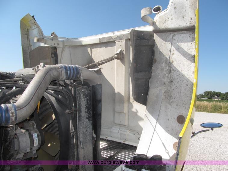 image for item F7115 2001 Freightliner FLD120 tri axle dump truck