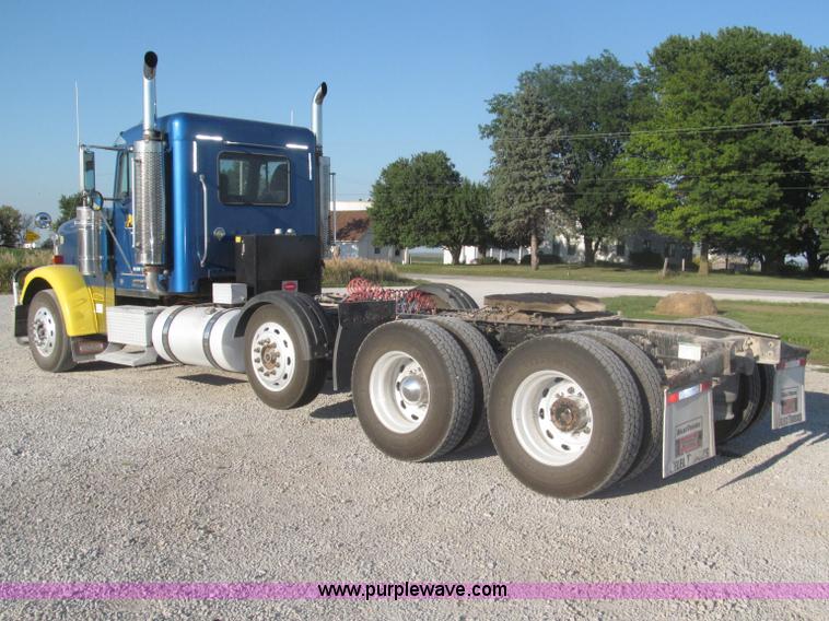 image for item F7116 2007 Freightliner FLD132 XL Classic tri axle semi truck