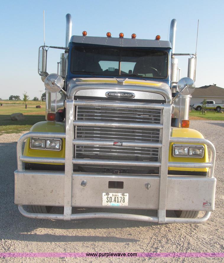 image for item F7116 2007 Freightliner FLD132 XL Classic tri axle semi truck