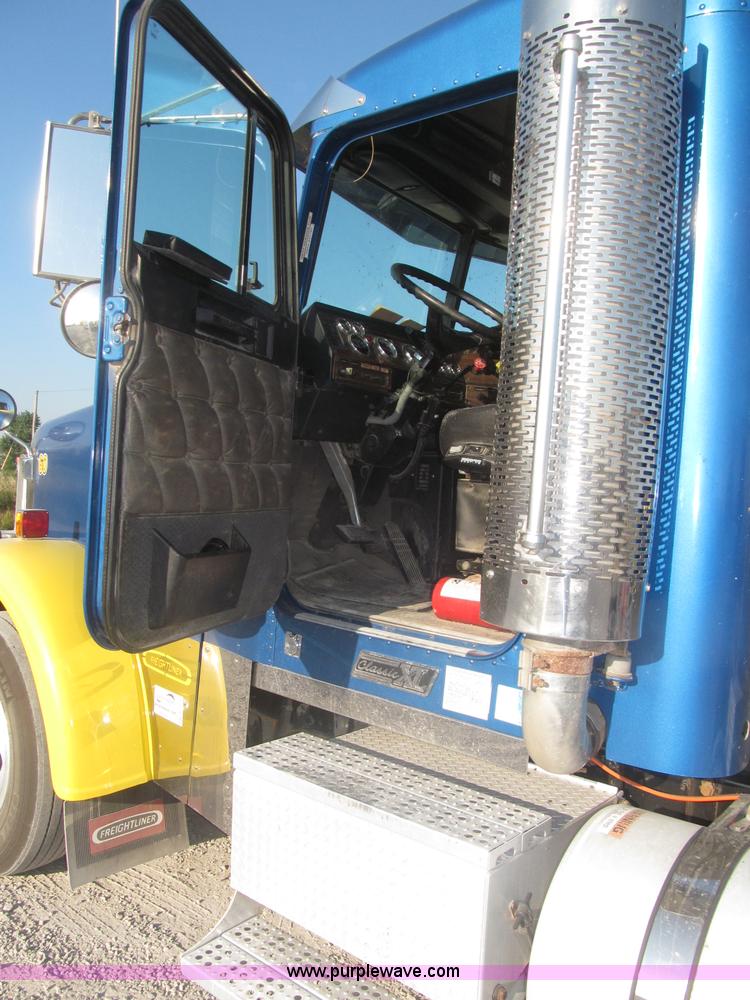 image for item F7116 2007 Freightliner FLD132 XL Classic tri axle semi truck