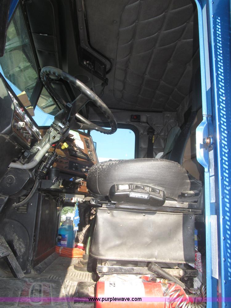 image for item F7116 2007 Freightliner FLD132 XL Classic tri axle semi truck