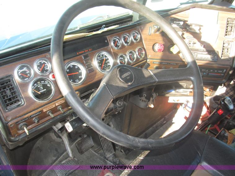 image for item F7116 2007 Freightliner FLD132 XL Classic tri axle semi truck