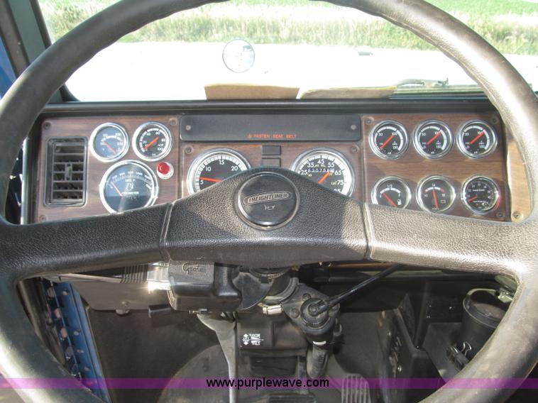 image for item F7116 2007 Freightliner FLD132 XL Classic tri axle semi truck