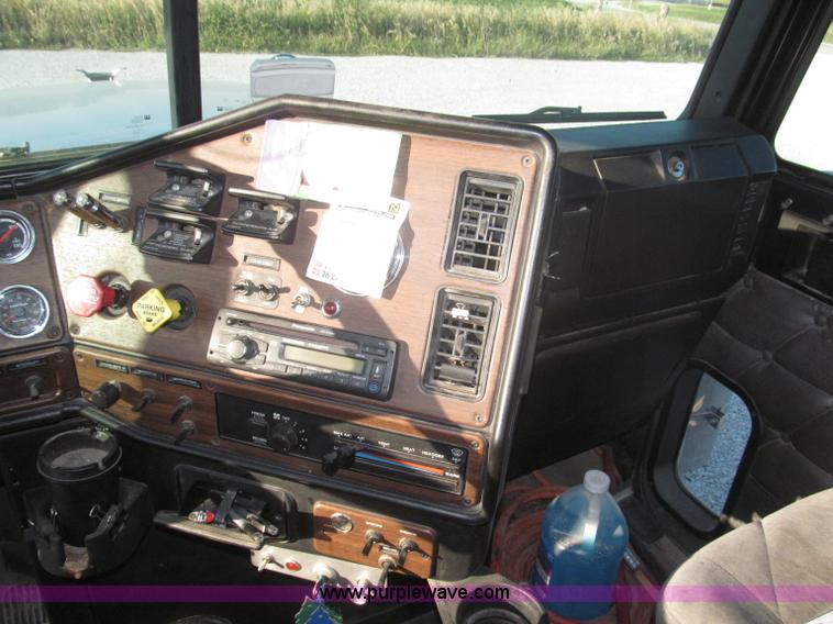 image for item F7116 2007 Freightliner FLD132 XL Classic tri axle semi truck