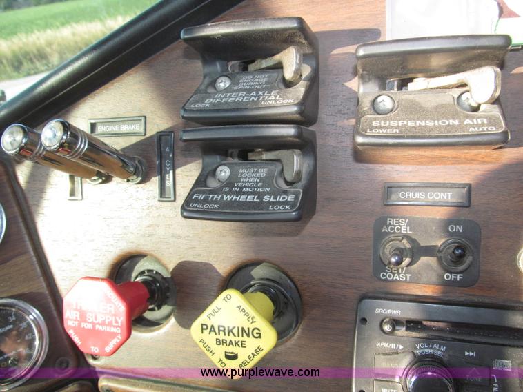 image for item F7116 2007 Freightliner FLD132 XL Classic tri axle semi truck