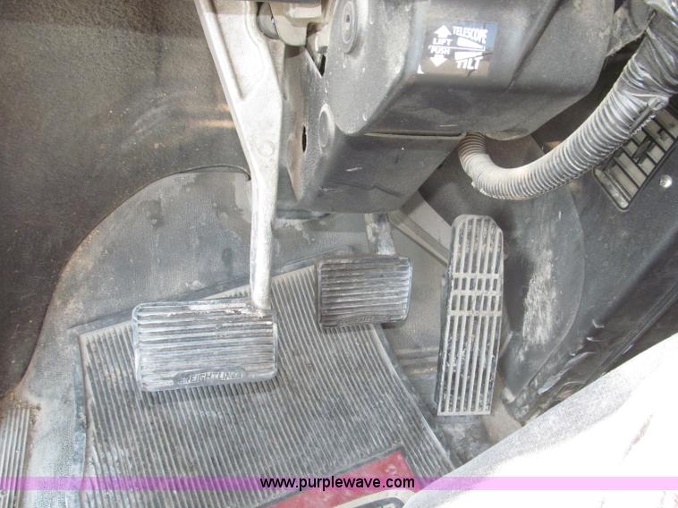 image for item F7116 2007 Freightliner FLD132 XL Classic tri axle semi truck