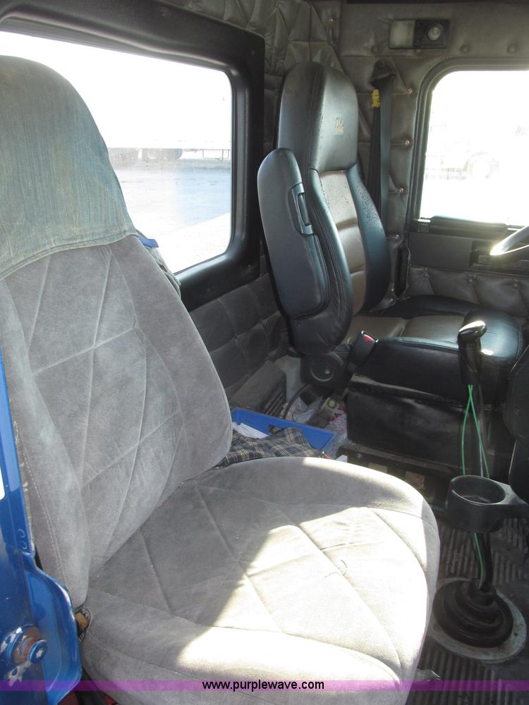 image for item F7116 2007 Freightliner FLD132 XL Classic tri axle semi truck