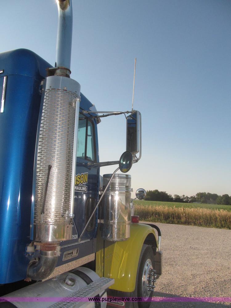 image for item F7116 2007 Freightliner FLD132 XL Classic tri axle semi truck